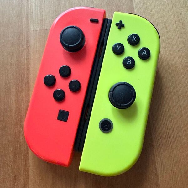 Switch ジョイコンネオンレッド×ネオンイエローニンテンドー