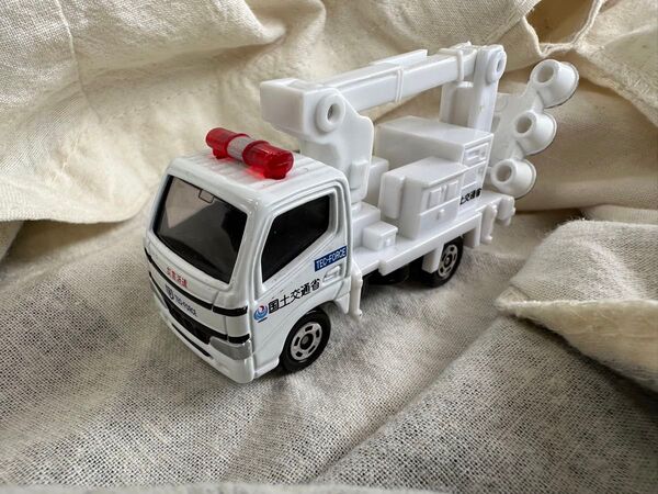 トミカ トヨタ ダイナ 国土交通省照明車