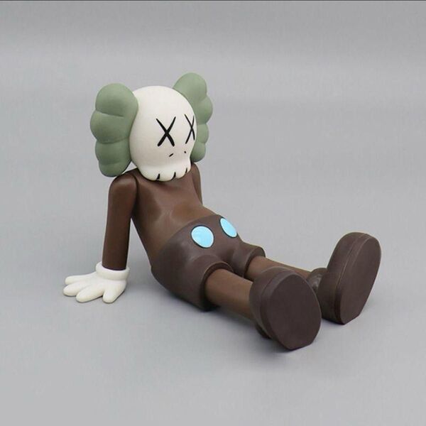 kawsクレイジースカルフィギュア10cm