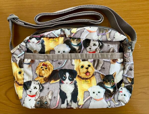 【美品】LeSportsac レスポートサック ショルダーバッグ パピーパーク 総犬柄 斜め掛けOK レア used 人気
