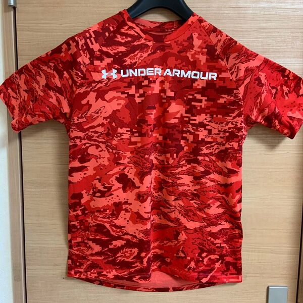 UNDER ARMOUR トレーニングウェア Tシャツ MD赤 レッド 迷彩柄
