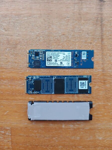 M.2 NVMe SSD(128GB)とオプテ イン メモリ(16GB)