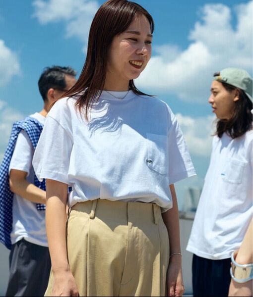 SHIPS シップス マイクロ SHIPSロゴ ポケット Tシャツ M オフホワイト ロゴ刺繍がグリーン サイズM