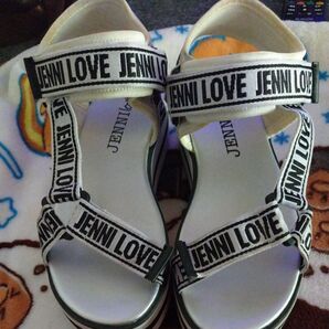 JENNI LOVE 厚底サンダル 白黒