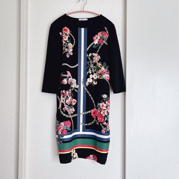 ZARA BASIC ブラックSサイズ プリント柄 ワンピース