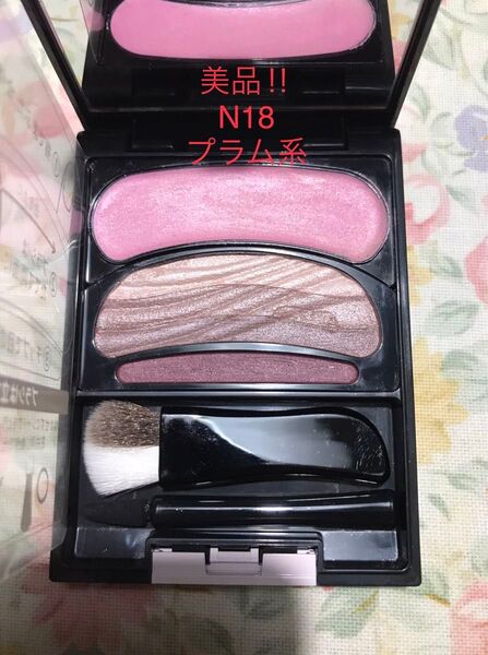 美品オーブ AUBE ブラシひと塗りシャドウ N18 プラム系