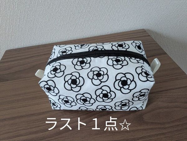 No.71 花柄 マリー・クヮント風 キャラメルポーチ BOXポーチ ハンドメイド