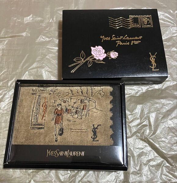 YSLイヴサンローランタオルハンカチ 刺繍 箱付き