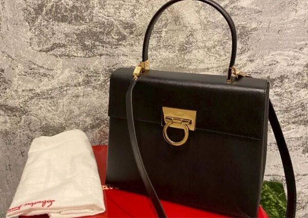 フェラガモ ハンドバッグ レザー ゴールド金具 2WAY ショルダー ガンチーニ 美品未使用