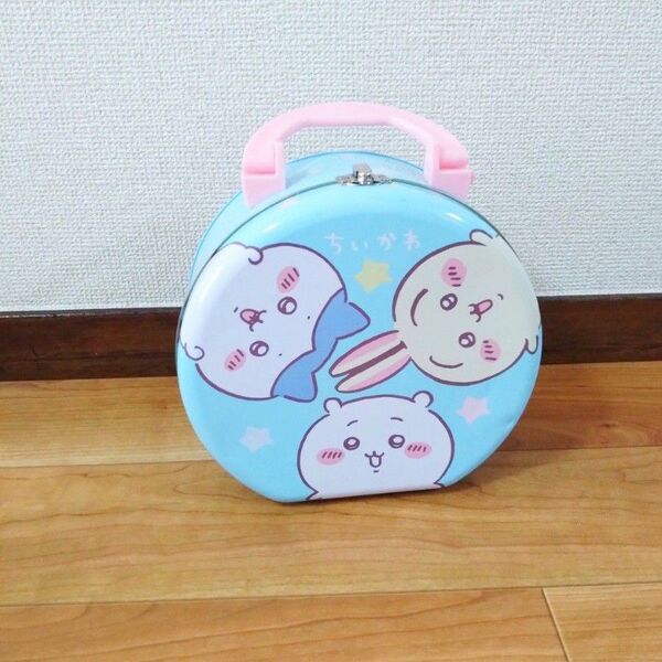 ちいかわマグデコ缶 缶ケース 取っ手付き 水色ブルー ちいかわ ハチワレ うさぎ