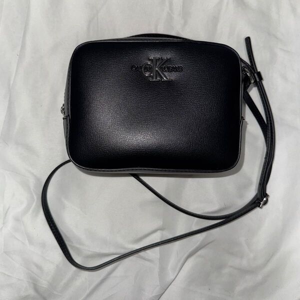 CALVIN KLEIN ショルダーバッグ ブラック