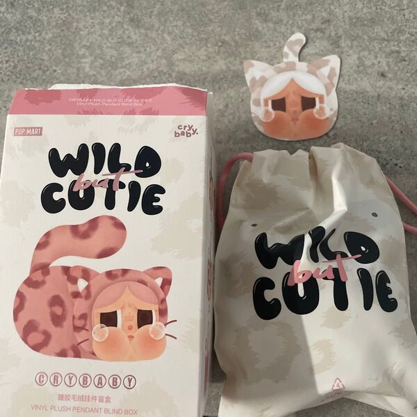 popmart crybaby 新作 ポップマート ぬいぐるみ キーホルダー 猫 wild but cutie