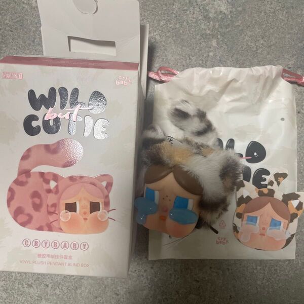 popmart crybaby 新作 ポップマート ぬいぐるみ キーホルダー 猫 wild but cutie