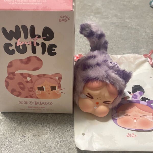 popmart crybaby 新作 ポップマート ぬいぐるみ キーホルダー 猫 wild but cutie