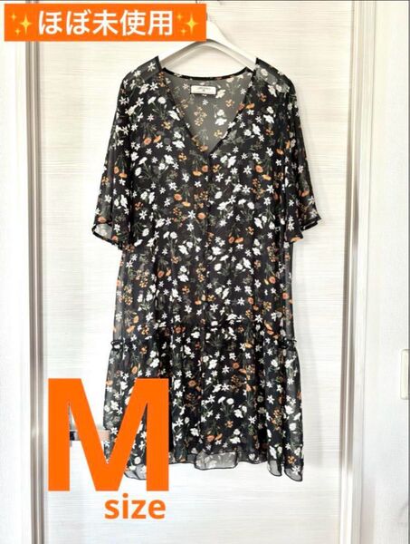 【美品】ほぼ未使用 小花柄ロングシアーカーディガン 袖フレア 七分袖 ガウン 黒 フラワーシアーワンピース 体型カバー ティアード
