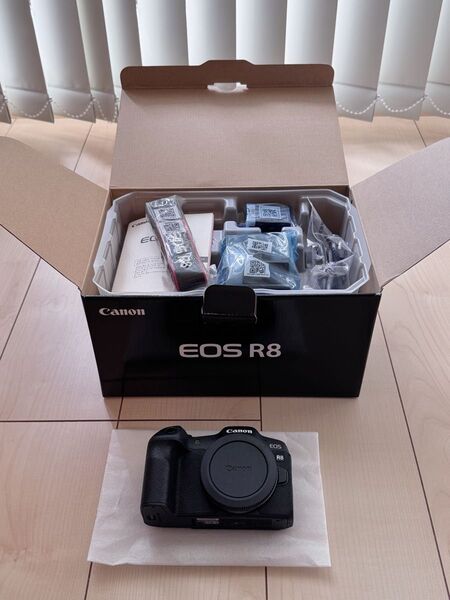 未使用 Canon EOS R8 ボディ キヤノン フルサイズ ミラーレスカメラ