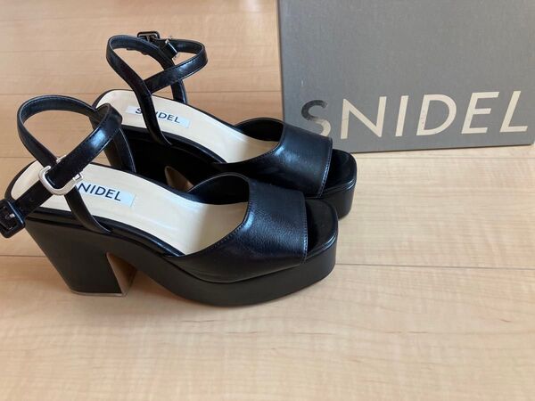 SNIDEL 厚底サンダル ブラック 24㎝