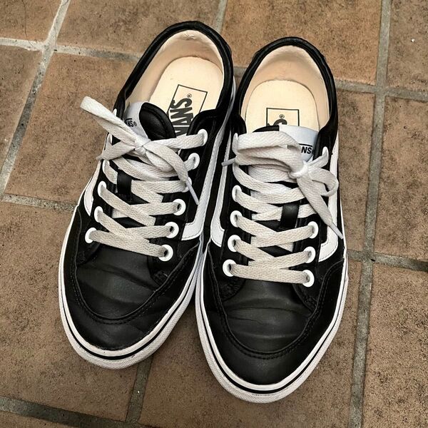 バンズ vans スニーカー 黒 ブラック カジュアル かっこいい ローカット