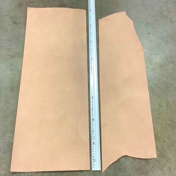 ハンドメイド素材 レザークラフト 国産レザー 牛革 大きめ端材 ヌメ革 ナチュラル 1.1mm 2枚合計 A4サイズ約6枚分