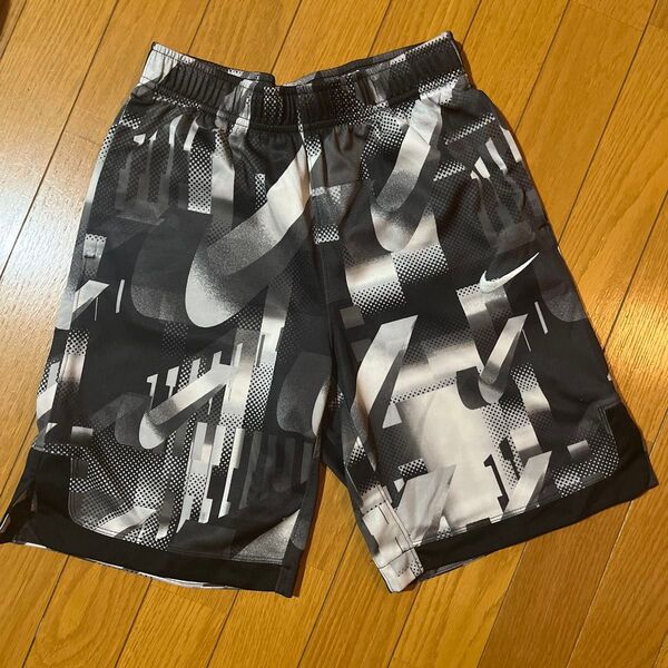 NIKE ハーフパンツ モノトーン 総柄 子供 L