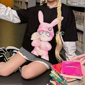 病みかわ うさぎ オーバーサイズ Tシャツ ストリート 地雷系 Z世代 原宿 桃 半袖 闇かわ ブラック