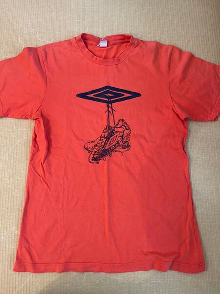 Tシャツ オレンジ系 サッカーシューズ イラスト