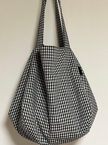 ハンドメイド ギンガムチェックのトートバック キューブバッグ マチ広 肩掛け 大きめ