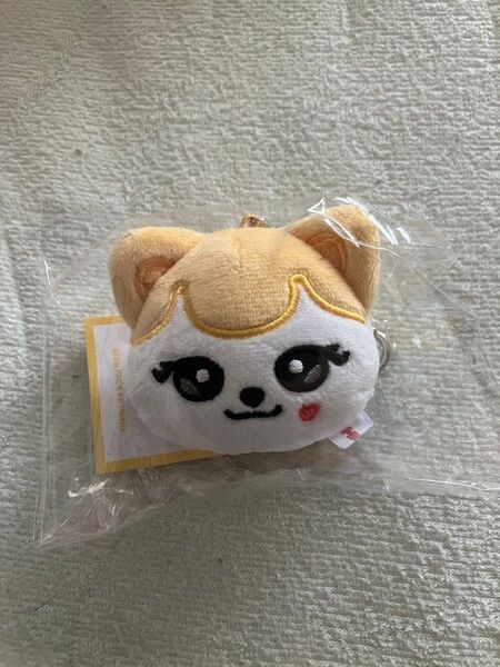 IVE MINIVE MINI FACE KEYRING リズ