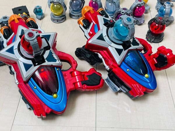 宇宙戦隊キュウレンジャー バンダイ DX 本体2台と多数のカプセルセット