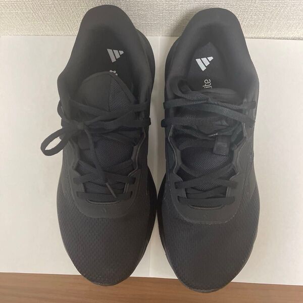 adidas スニーカー