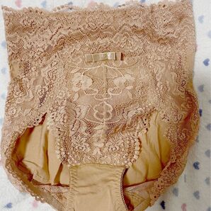 新品タグ付 BRADELIS NEWYORK ヒップメイクレーシーショーツ 補正ショーツ (M) ベージュ