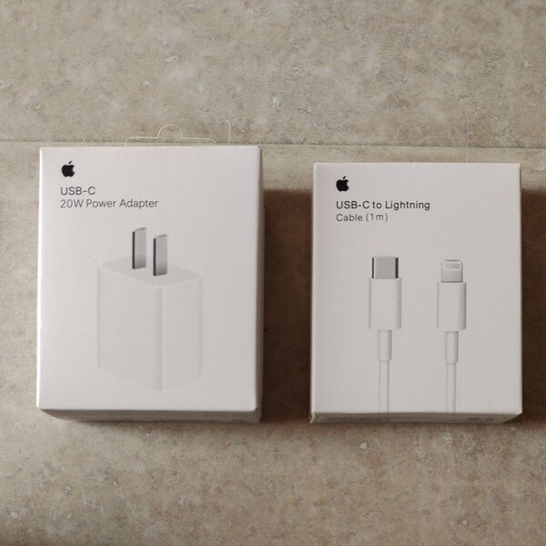Apple USB-C ライトニングケーブル(1m)、USB-C 電源アダプタ 20W