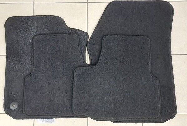 VW up! 純正 フロアマット 1台分