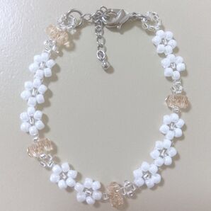 ハンドメイド ビーズ ブレスレット フラワーモチーフ 花 スワロフスキー 白
