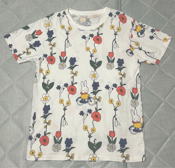 【希少・美品】グラニフ ミッフィー コラボ 鮮やかな色合いの白 総柄(花柄)半袖Tシャツ M