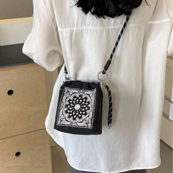 ショルダーバッグ バッグ スマホケース ナイロン 刺繍