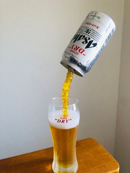 食品サンプル 持ち上げビール アサヒスーパードライ 水滴付き