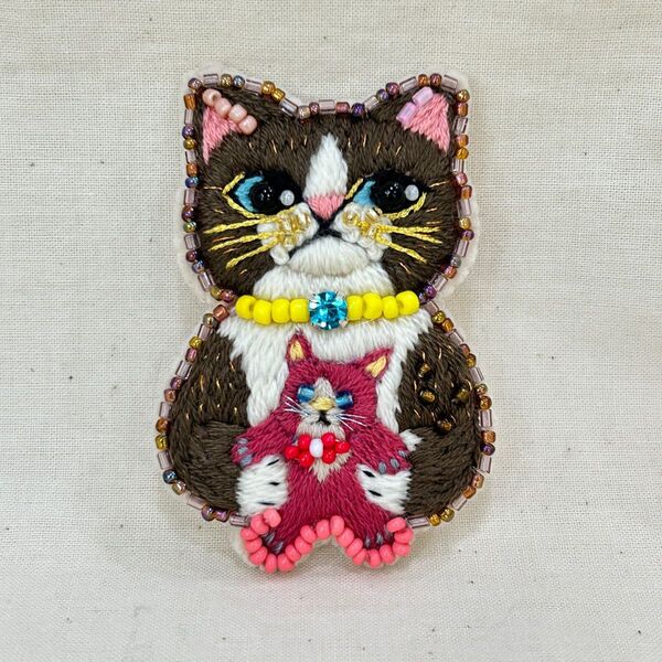 猫の刺繍ブローチハンドメイド