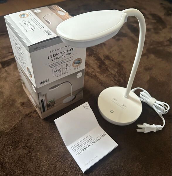 美品 ニトリLEDデスクライト YP100DL ホワイト スマホスタンド付き 卓上ライト 間接照明 デスクランプ