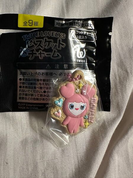 twice LOVELYS ビスケット&チャーム モモ