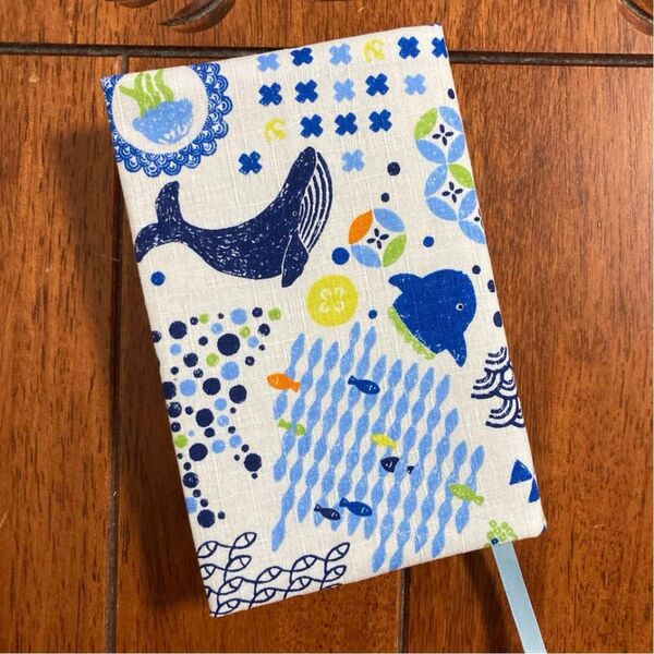 文庫本用(ハヤカワ対応) クジラと幾何学模様 海柄ブックカバー☆ハンドメイド