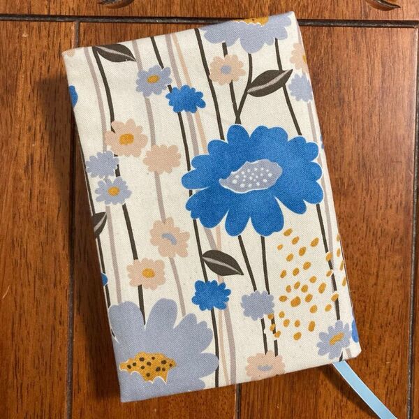 単行本サイズ KOKKAモダンラインフラワー柄ブックカバー☆ハンドメイド