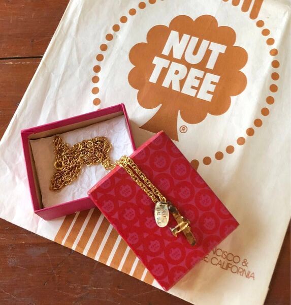 NUT TREE, CALIF ヴィンテージ ネックレス 飛行機チャーム ゴールド