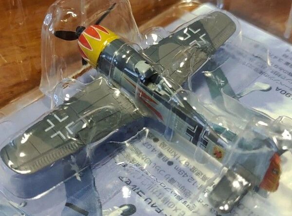 ウイングクラブコレクション 1/144 フォッケウルフ Fw190A バンダイ 特別彩色 シークレット ドイツ空軍 グラーフ