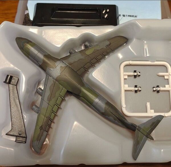 タカラ 世界の翼 1/700 C-5B ヨーロピアン塗装 ギャラクシー アメリカ軍 輸送機 飛行機