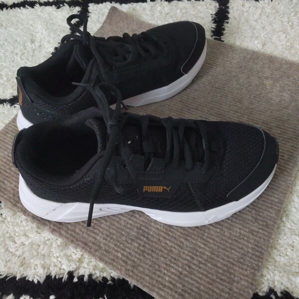 プーマPUMAレディーススニーカーブラック黒メッシュ24センチ