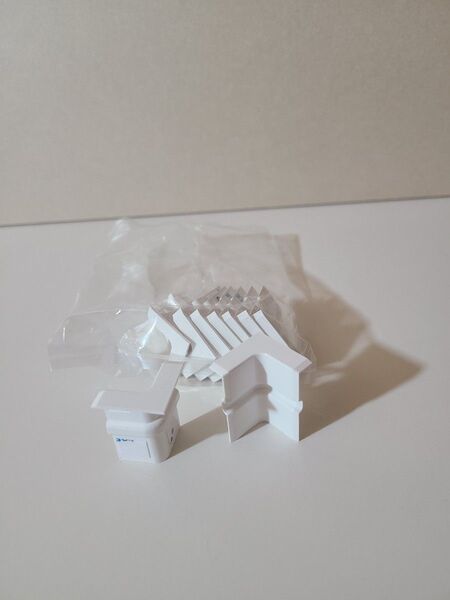 LIXIL巾木コーナーキャップ入隅