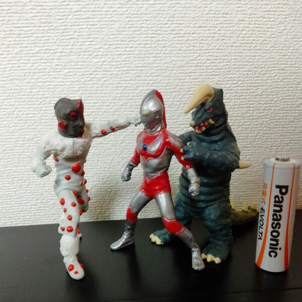 HGウルトラマン ウルトラマン夕陽に死す編〜ナックル星人+帰ってきたウルトラマン+ブラックキング 3体セット