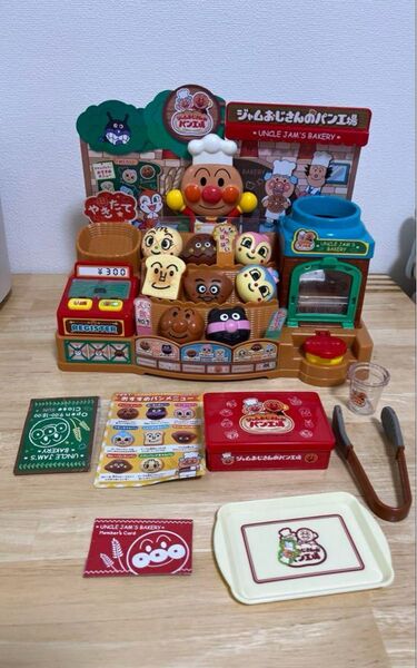 アンパンマン パン工場 かまどでやさんこう ジャムおじさんのやきたて パン工場