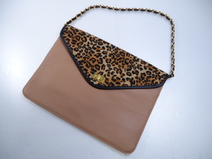 [KCM]ko3-7301171102-18# new goods #[ANOTHER BRANCH/ hole The -b lunch ] chain attaching clutch bag beige group × leopard print 